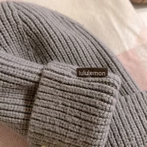 GRAY M LULULEMON BEANIE